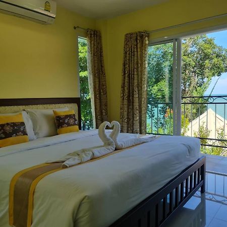 Chom By The Sea Hotel Ao Nam Mao Exterior photo