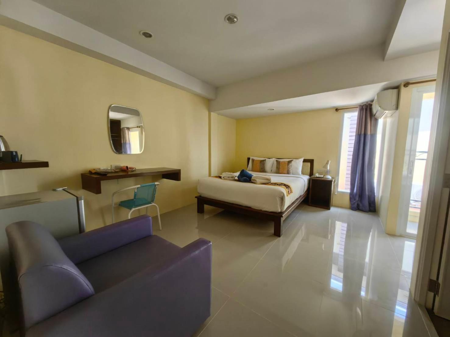 Chom By The Sea Hotel Ao Nam Mao Exterior photo