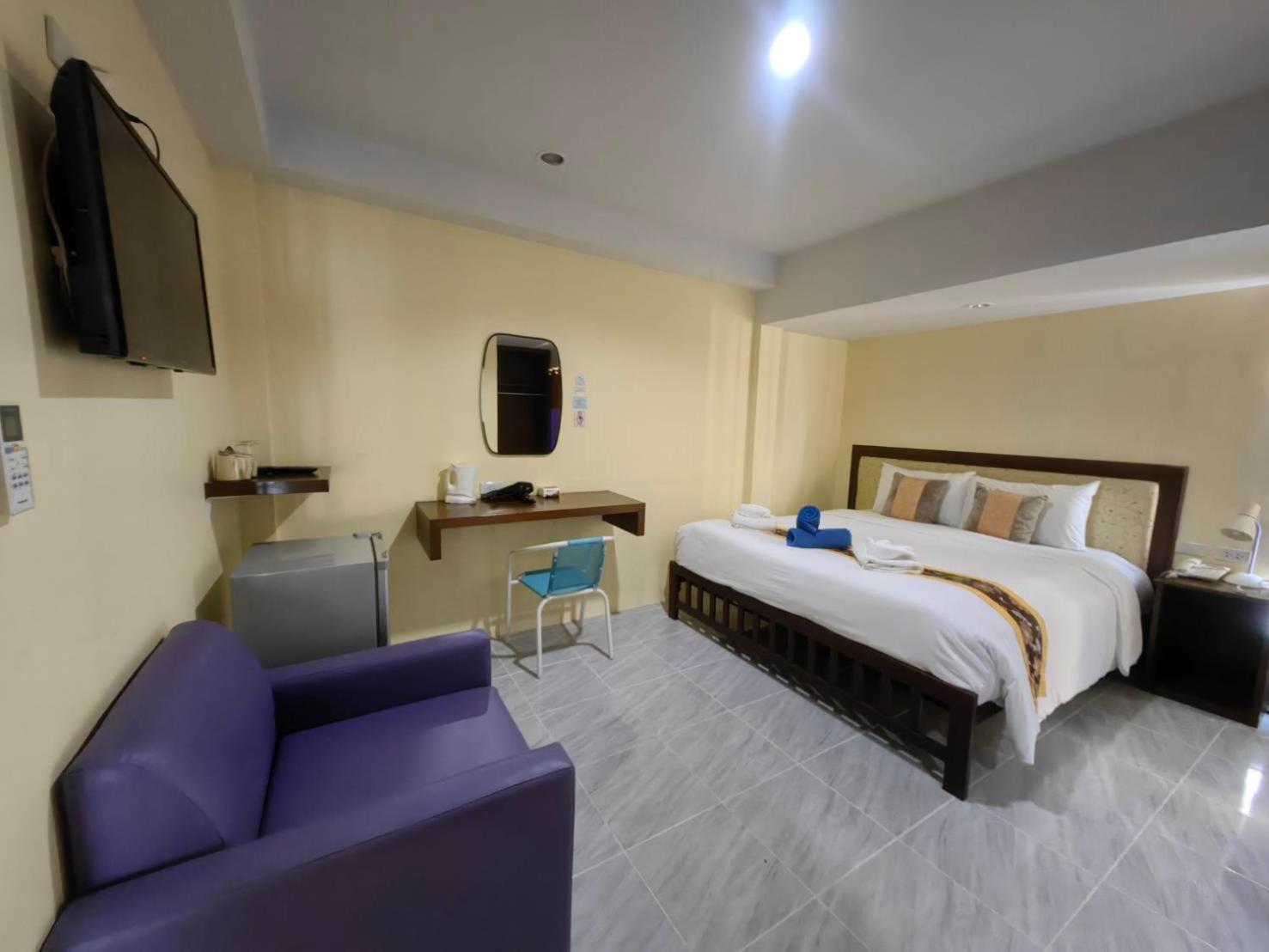 Chom By The Sea Hotel Ao Nam Mao Exterior photo