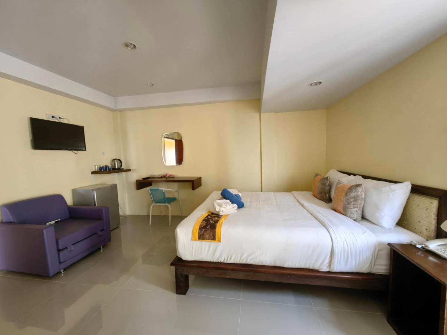Chom By The Sea Hotel Ao Nam Mao Exterior photo
