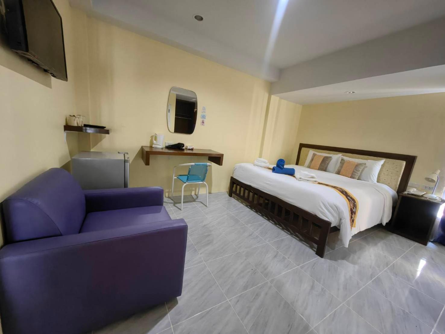 Chom By The Sea Hotel Ao Nam Mao Exterior photo