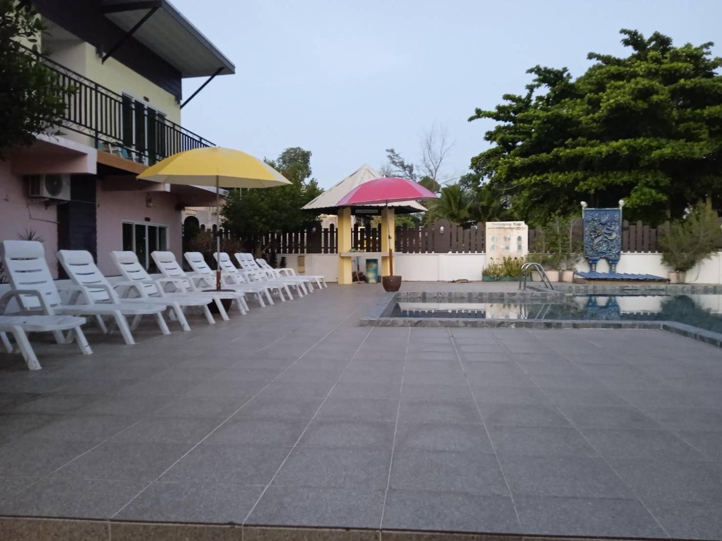 Chom By The Sea Hotel Ao Nam Mao Exterior photo