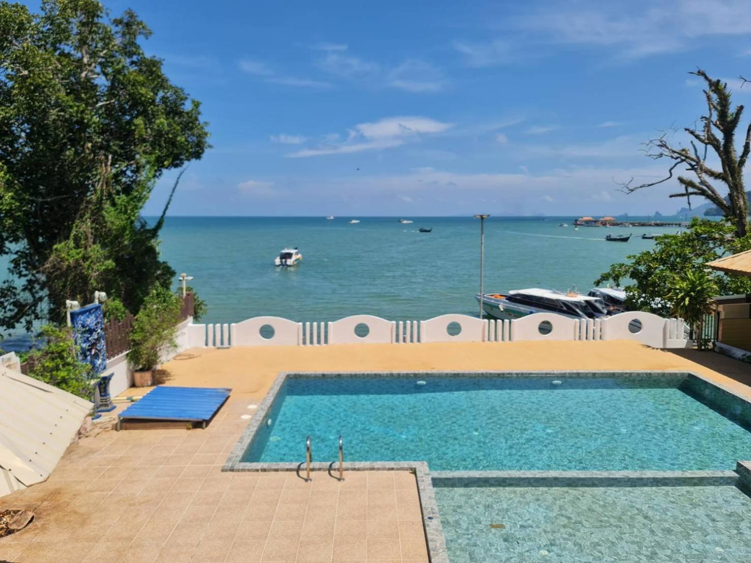 Chom By The Sea Hotel Ao Nam Mao Exterior photo