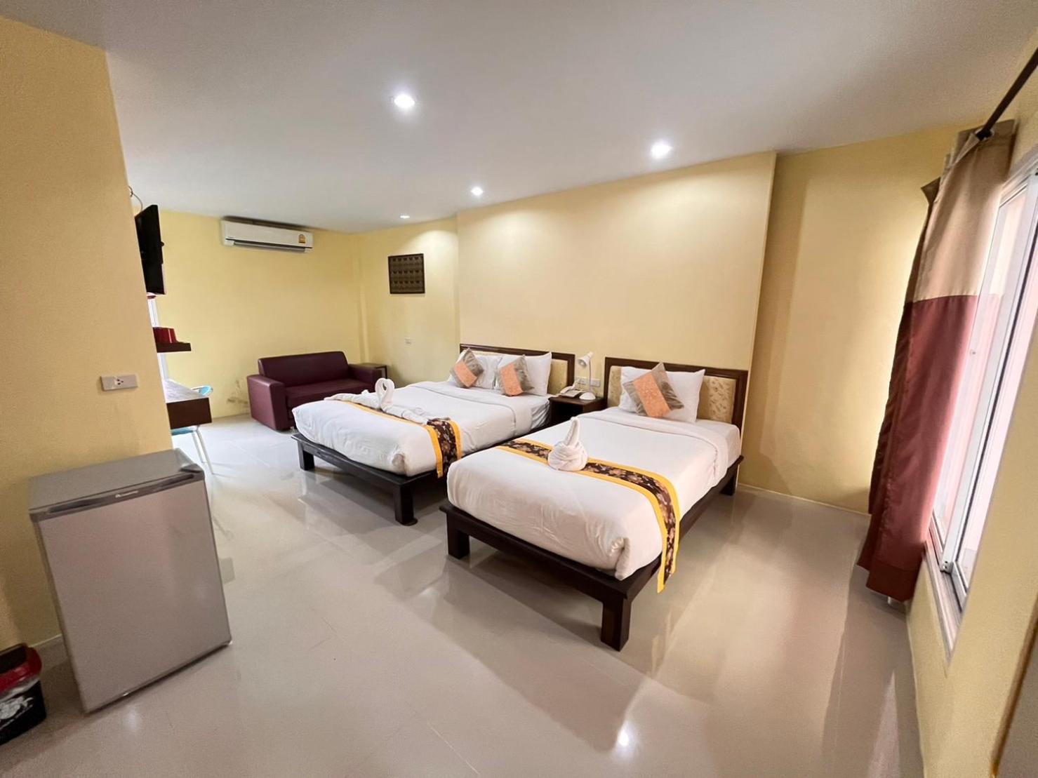 Chom By The Sea Hotel Ao Nam Mao Exterior photo