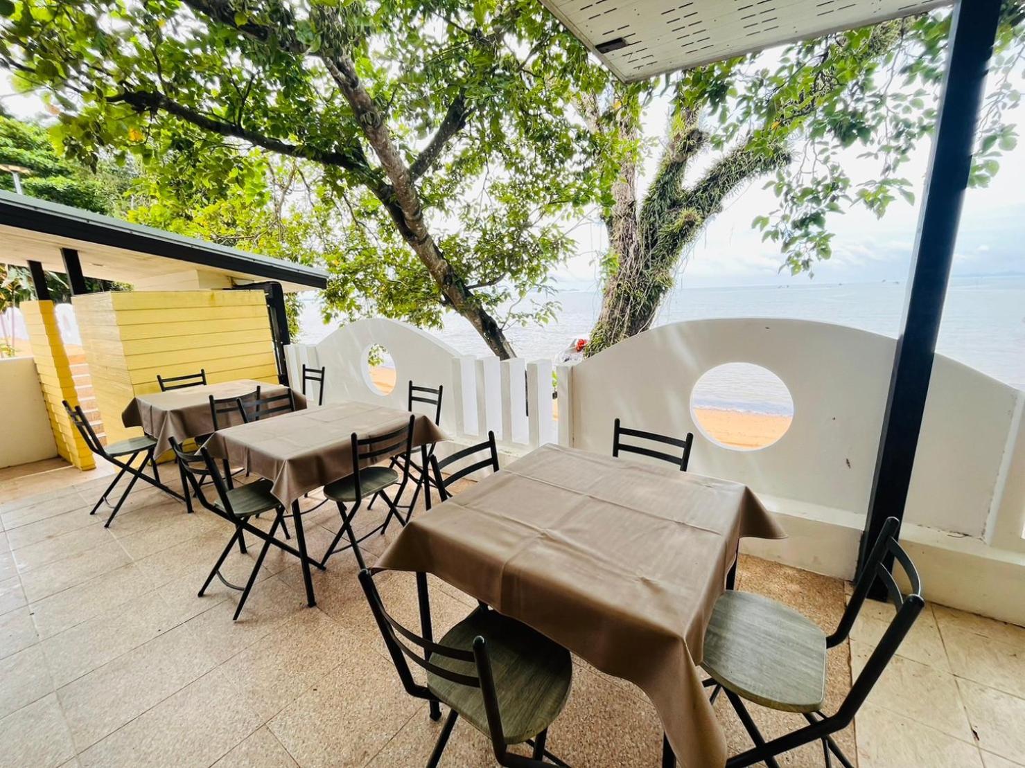 Chom By The Sea Hotel Ao Nam Mao Exterior photo