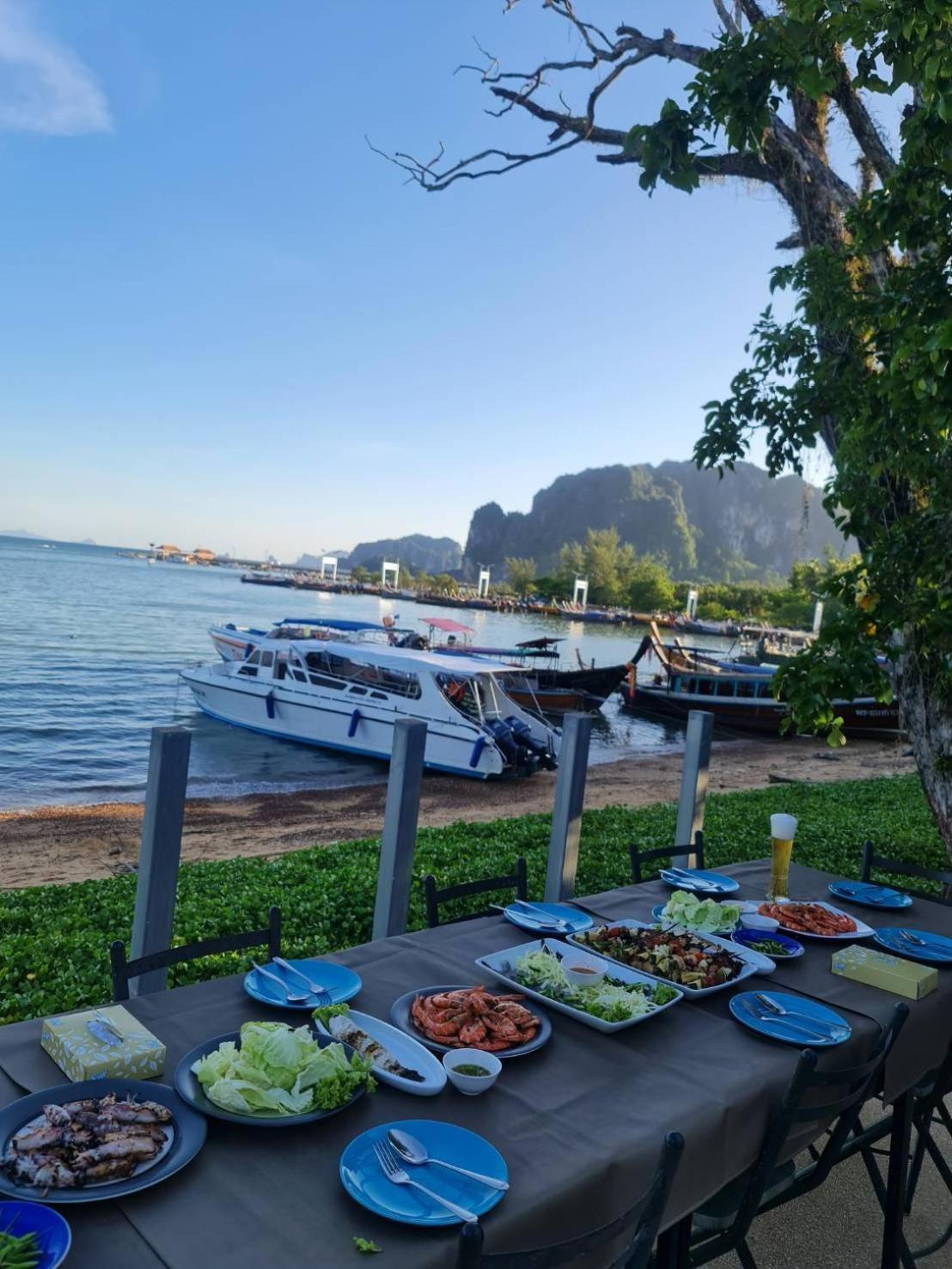 Chom By The Sea Hotel Ao Nam Mao Exterior photo