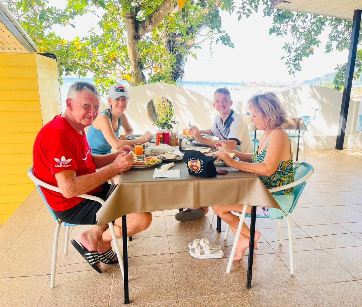 Chom By The Sea Hotel Ao Nam Mao Exterior photo