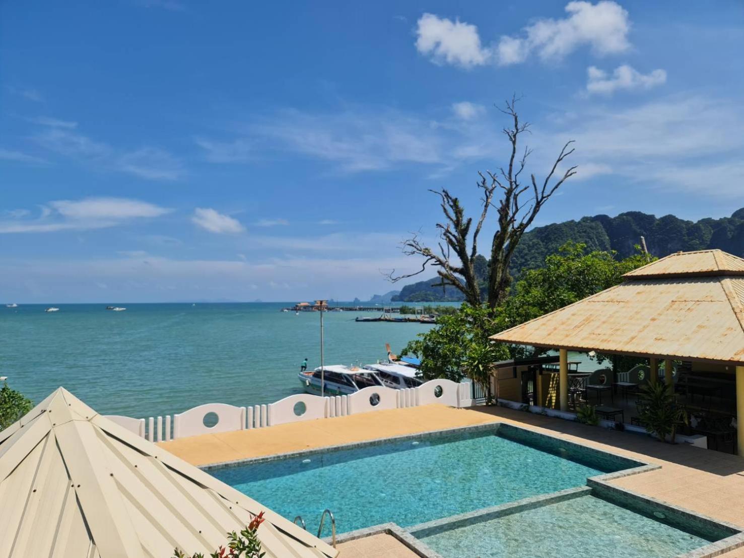 Chom By The Sea Hotel Ao Nam Mao Exterior photo